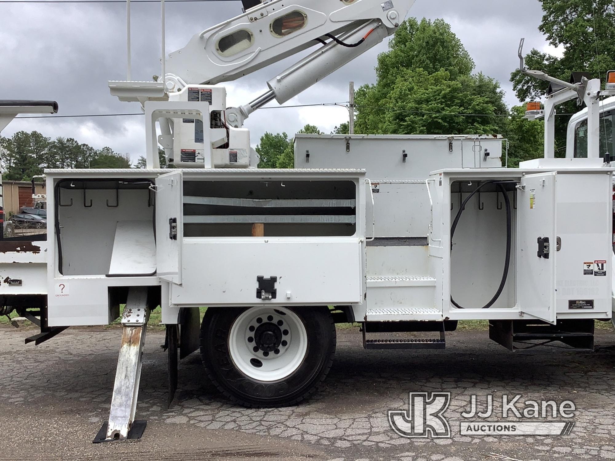 (Graysville, AL) Altec AA55-MH, Material Handling Bucket Truck rear mounted on 2017 International 43