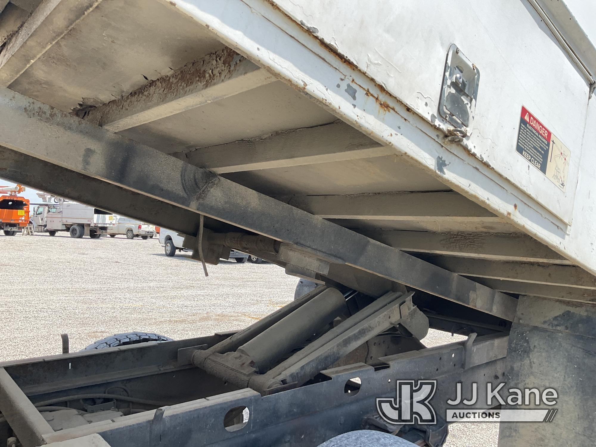 (Verona, KY) Versalift V0255RV, Over-Center Bucket Truck mounted behind cab on 2000 Ford F750 Chippe