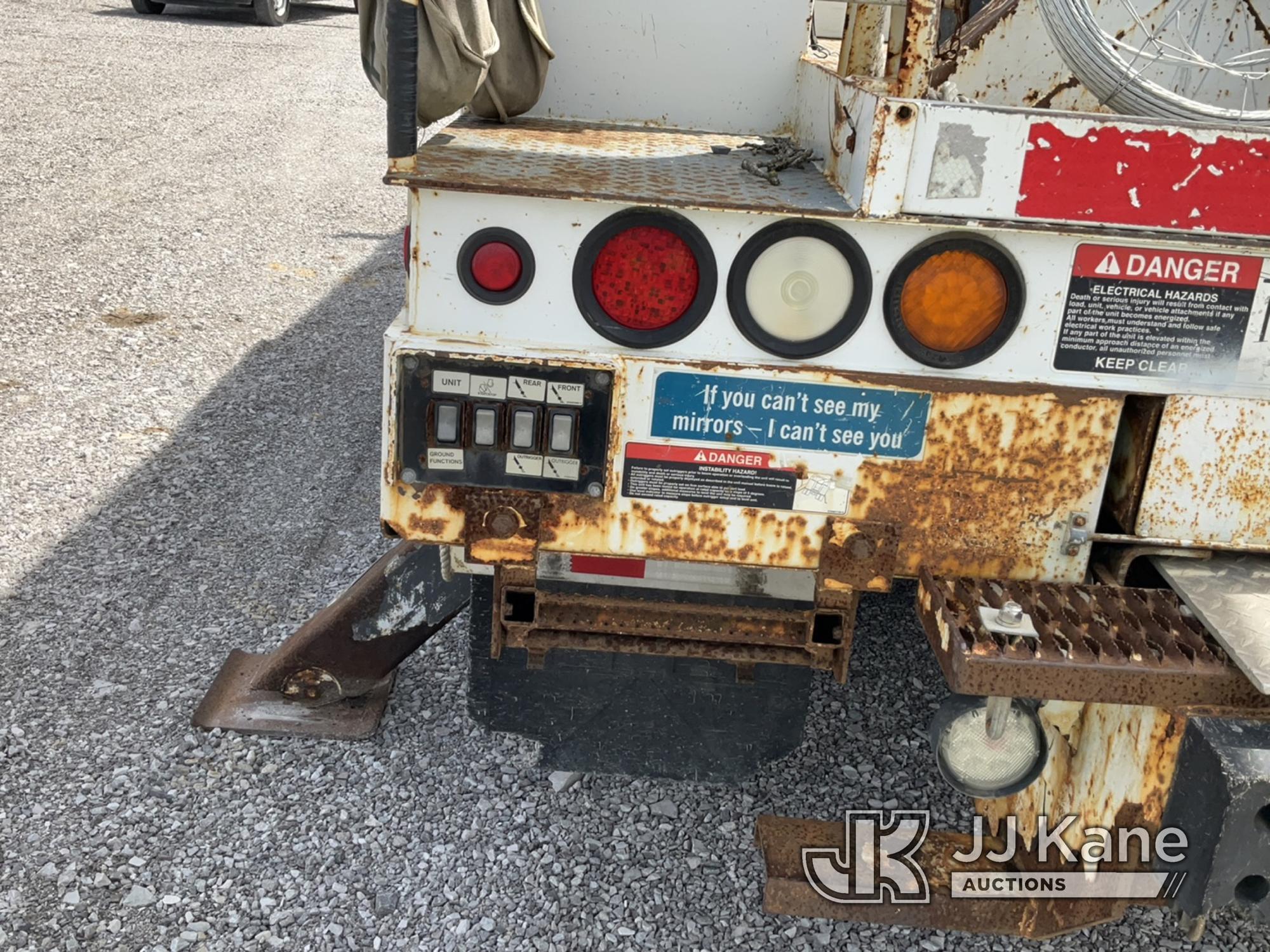 (Verona, KY) Altec AA55-MH, Material Handling Bucket Truck rear mounted on 2011 Freightliner M2 106