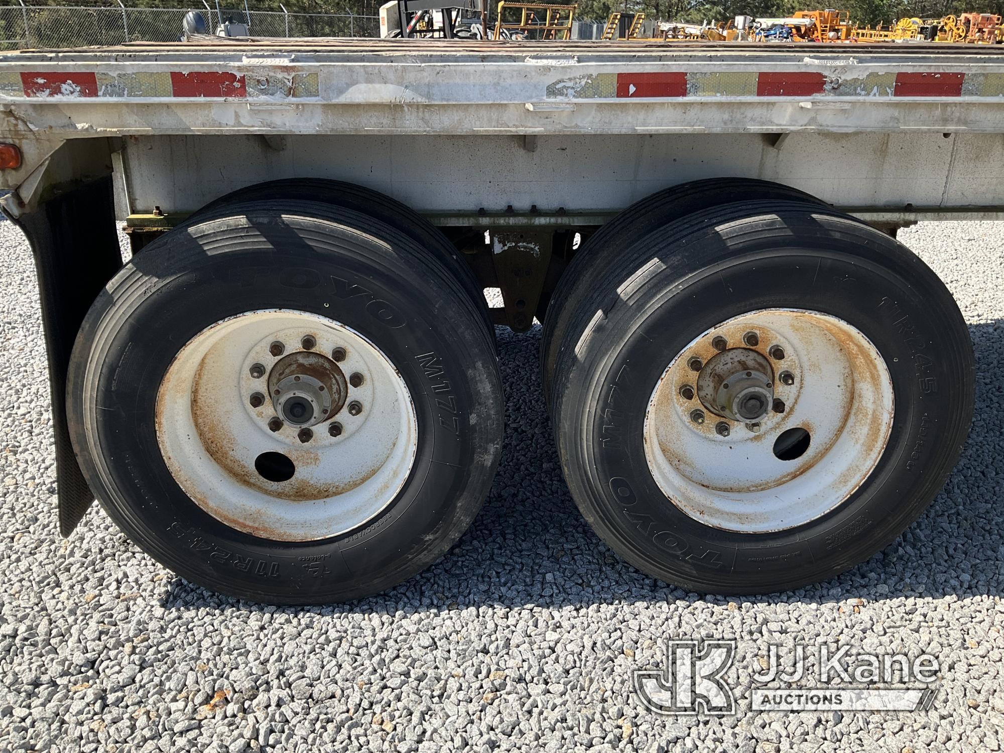 (Villa Rica, GA) 1976 RAVEN T/A High Flatbed Trailer