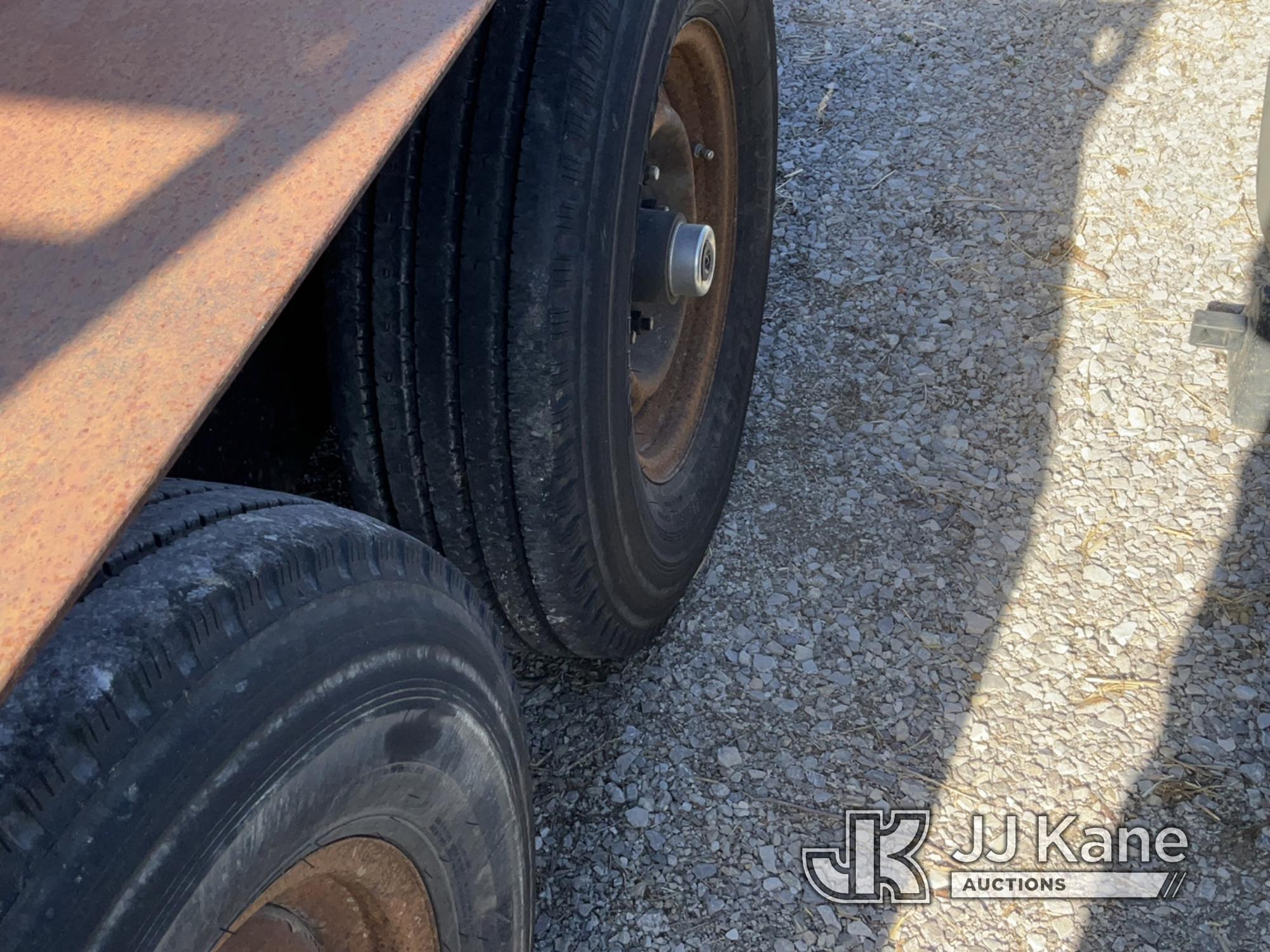 (Verona, KY) 2011 Eager Beaver SK6-WT3360 T/A Tagalong Equipment Trailer Rust Damage) (Duke Unit