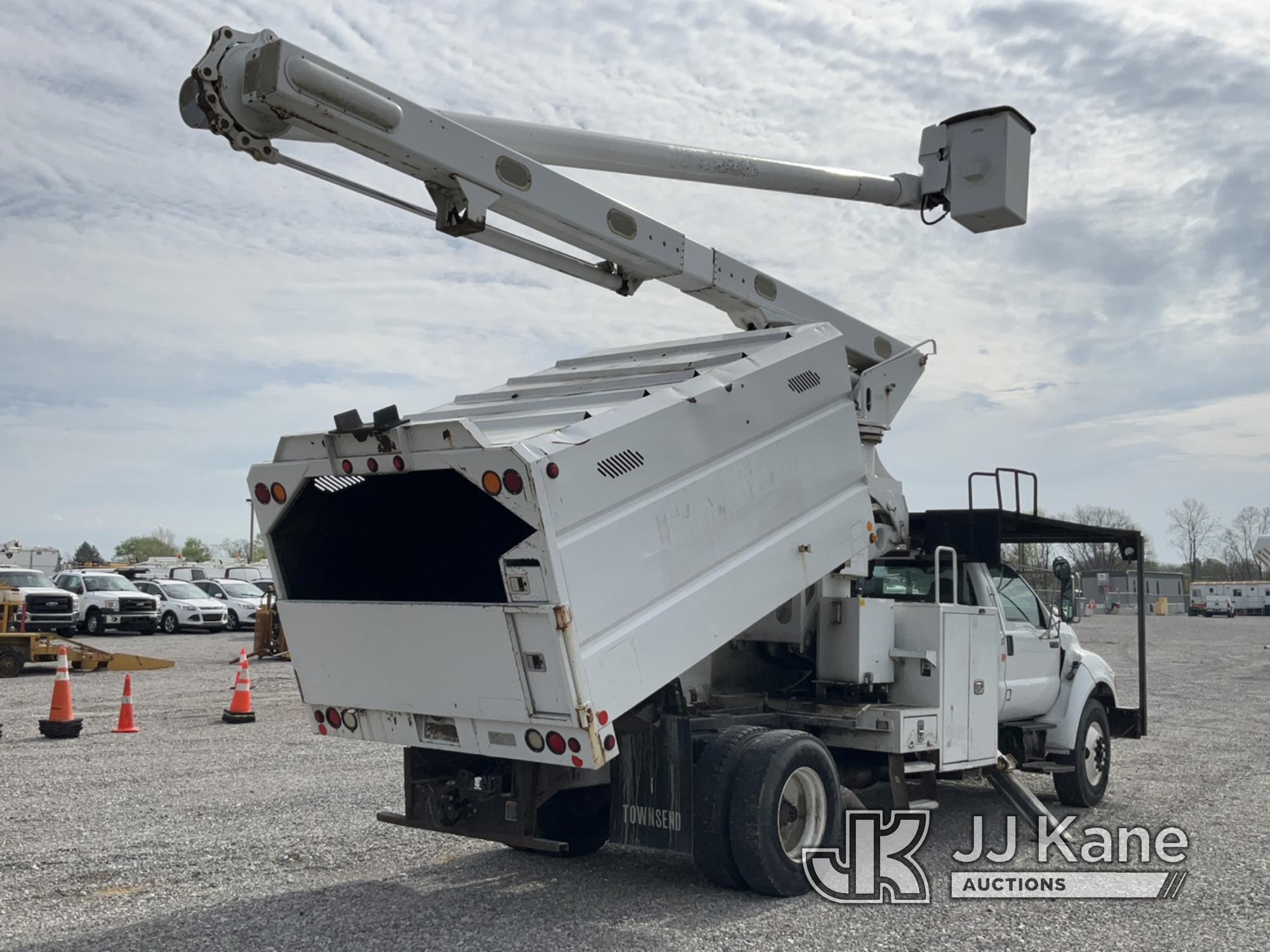 (Verona, KY) Altec LR760-E70, Over-Center Elevator Bucket Truck mounted behind cab on 2012 Ford F750