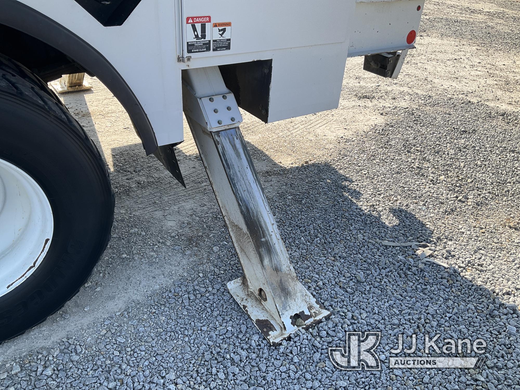 (Villa Rica, GA) Altec AA55-MH, Material Handling Bucket Truck rear mounted on 2016 International 43