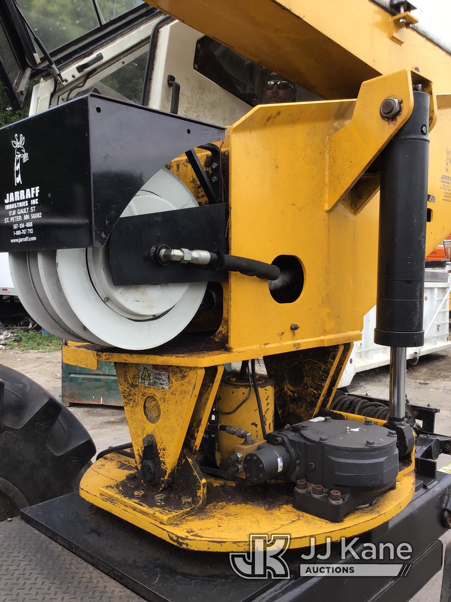 (Ocala, FL) 2016 Jarraff 74 ft. 4WD Telescopic Insulated Tree Saw Runs, Moves) (Missing Cutting blad