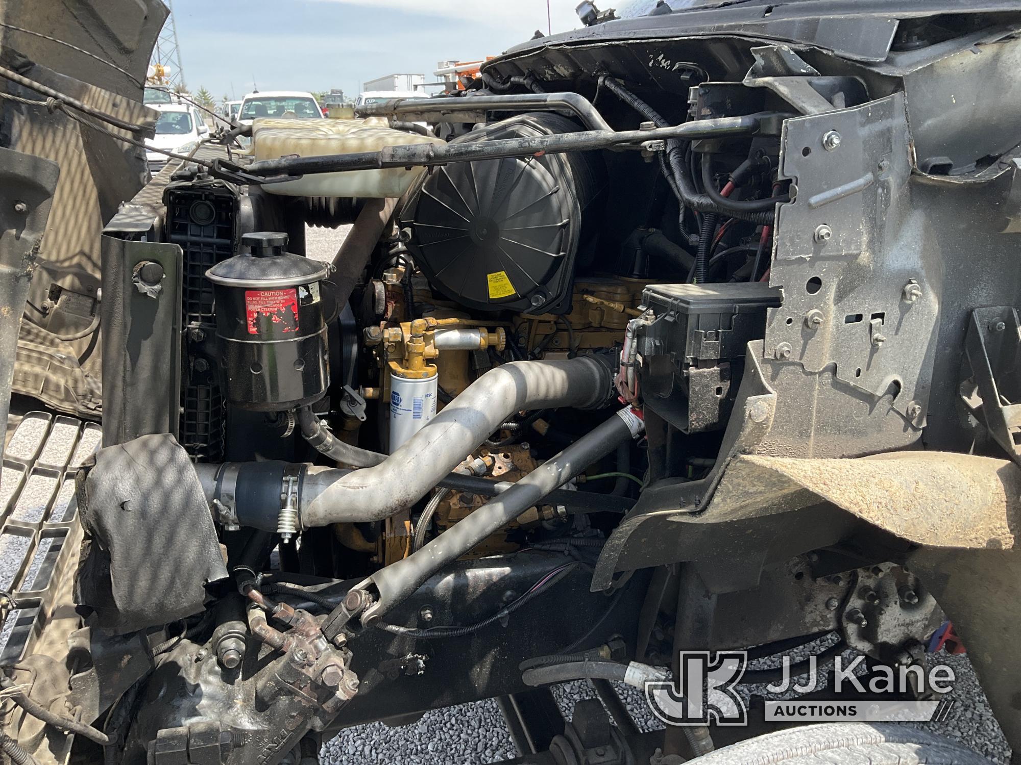 (Verona, KY) Versalift V0255RV, Over-Center Bucket Truck mounted behind cab on 2000 Ford F750 Chippe