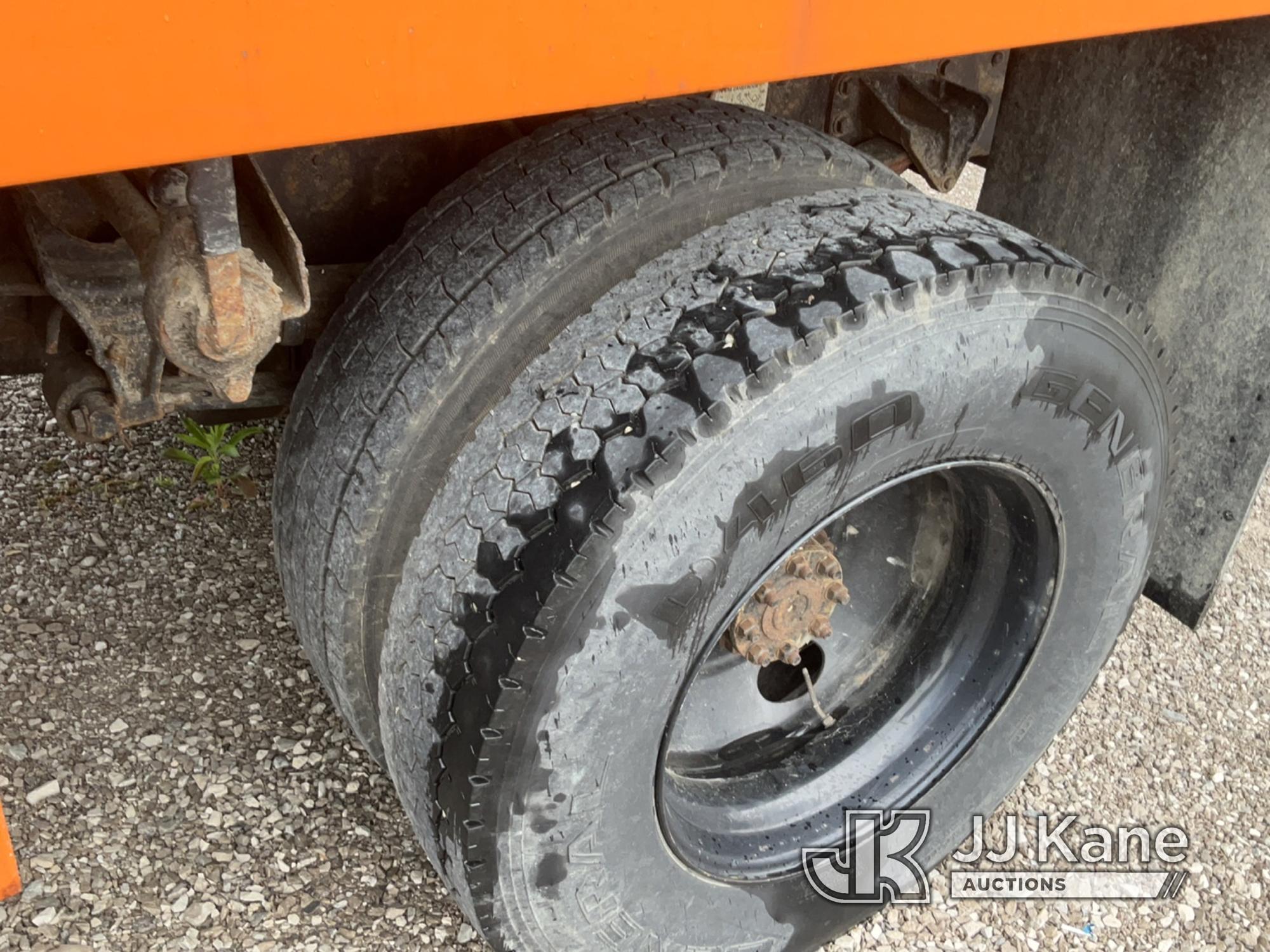 (Verona, KY) 2015 Ford F650 Chipper Dump Truck Runs & Moves) (Dump Will Not Operate Lever Frozen, No