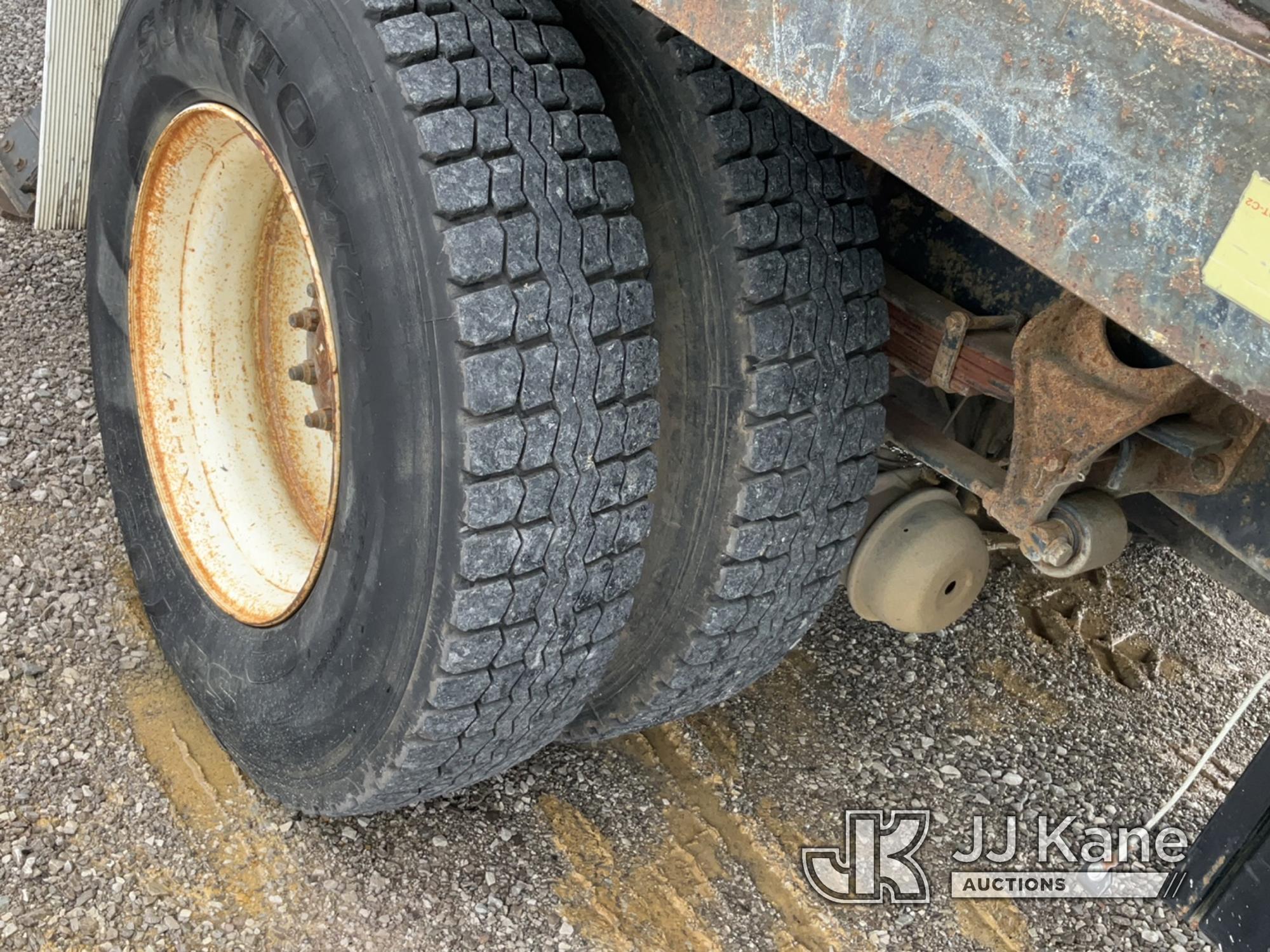 (Verona, KY) National 568D, Hydraulic Truck Crane mounted behind cab on 2004 International 4400 Flat