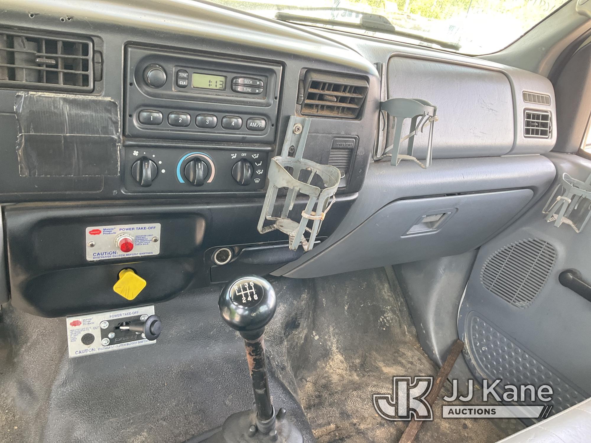 (Verona, KY) Versalift V0255RV, Over-Center Bucket Truck mounted behind cab on 2000 Ford F750 Chippe