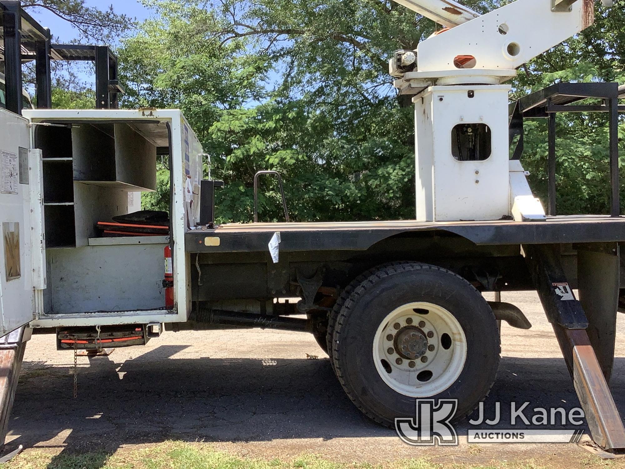 (Graysville, AL) Terex XT60RM, Over-Center Bucket Truck rear mounted on 2015 Ford F750 Flatbed Truck