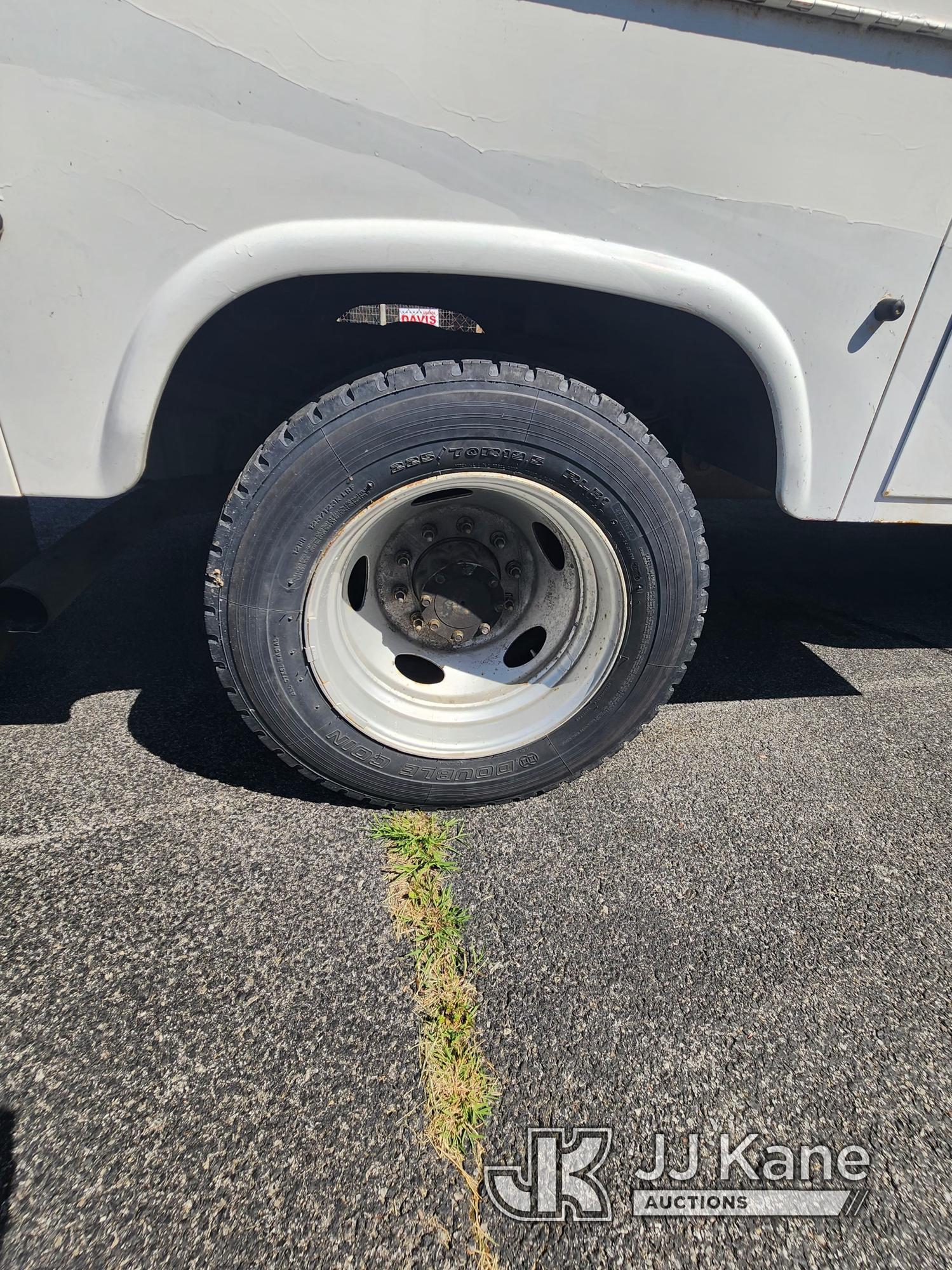 (Beckwith, WV) Altec AT200A, Telescopic Non-Insulated Bucket Truck mounted behind cab on 2006 Ford F