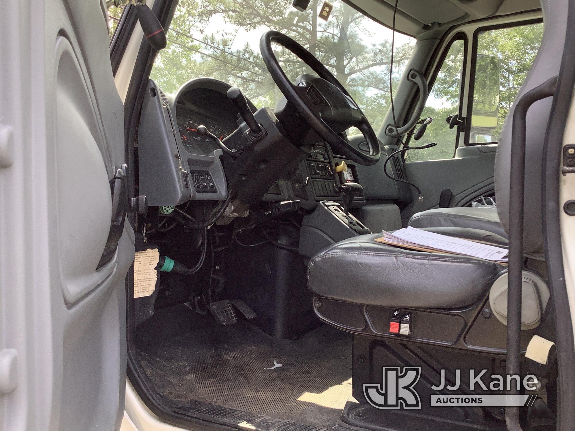 (Graysville, AL) Altec AM855, Over-Center Material Handling Bucket Truck rear mounted on 2004 Intern