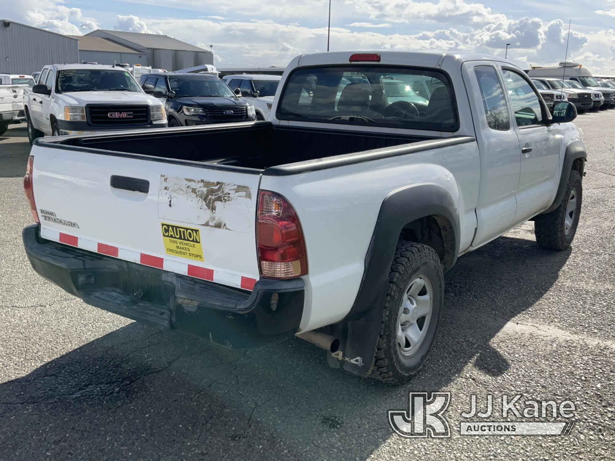 (Dixon, CA) 2015 Toyota Tacoma 4x4 Extended-Cab Pickup Truck Runs & Moves, Hood Will Not Latch Shut,