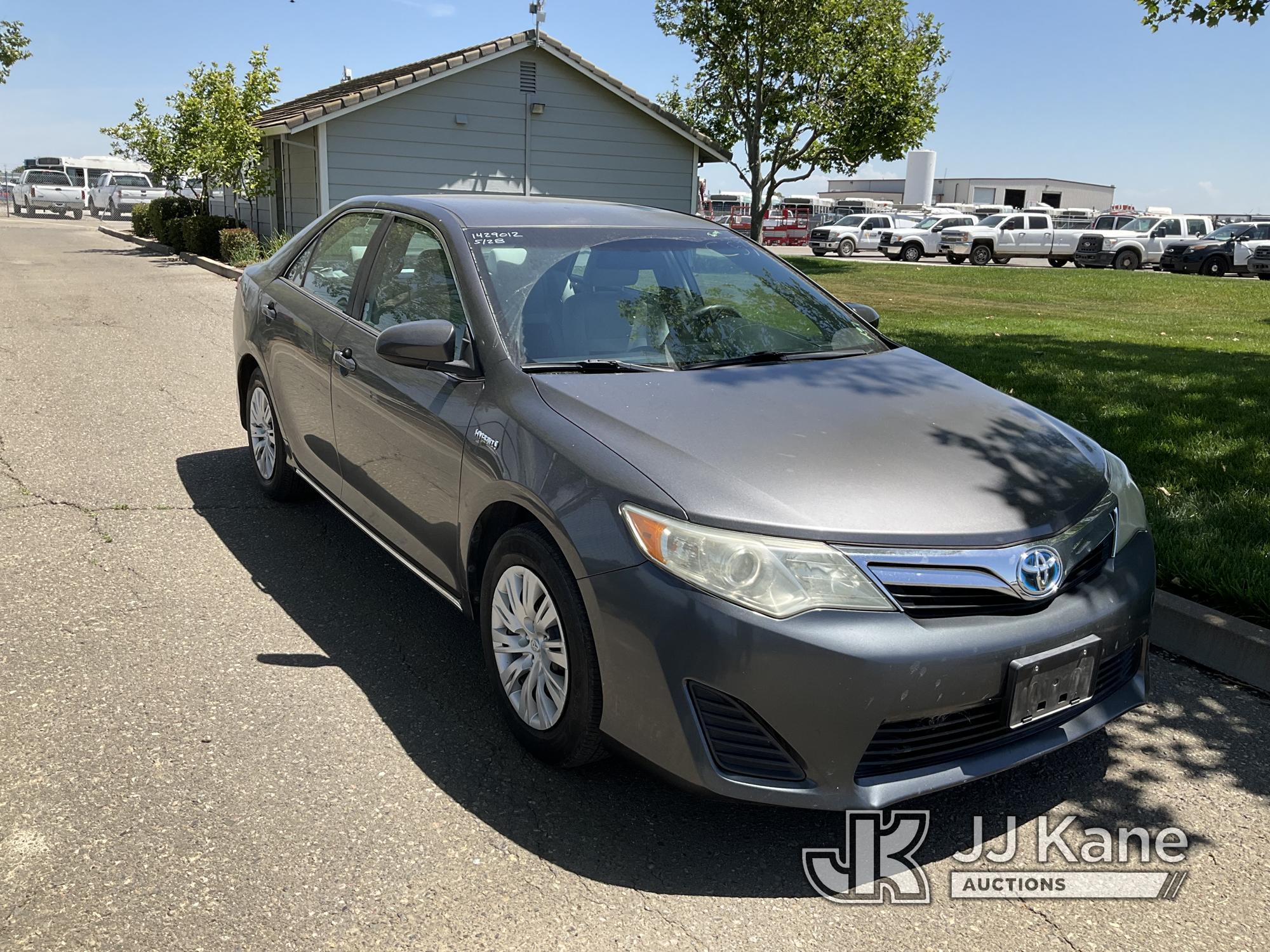 (Dixon, CA) 2013 Toyota Camry 4-Door Sedan Runs & Moves