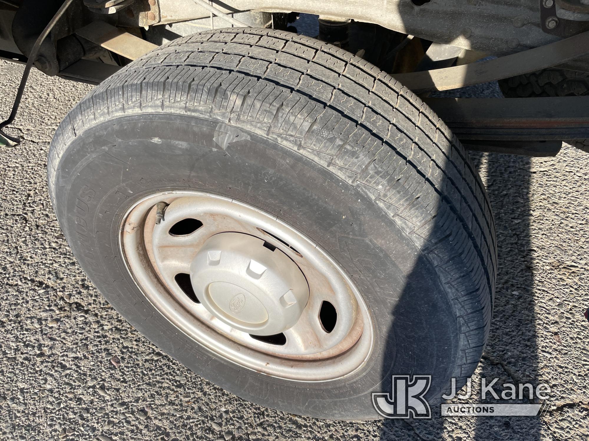 (Dixon, CA) 2007 Ford F250 4x4 Crew-Cab Pickup Truck Runs & Moves, Bald Front Driver Tire, Broken Ta