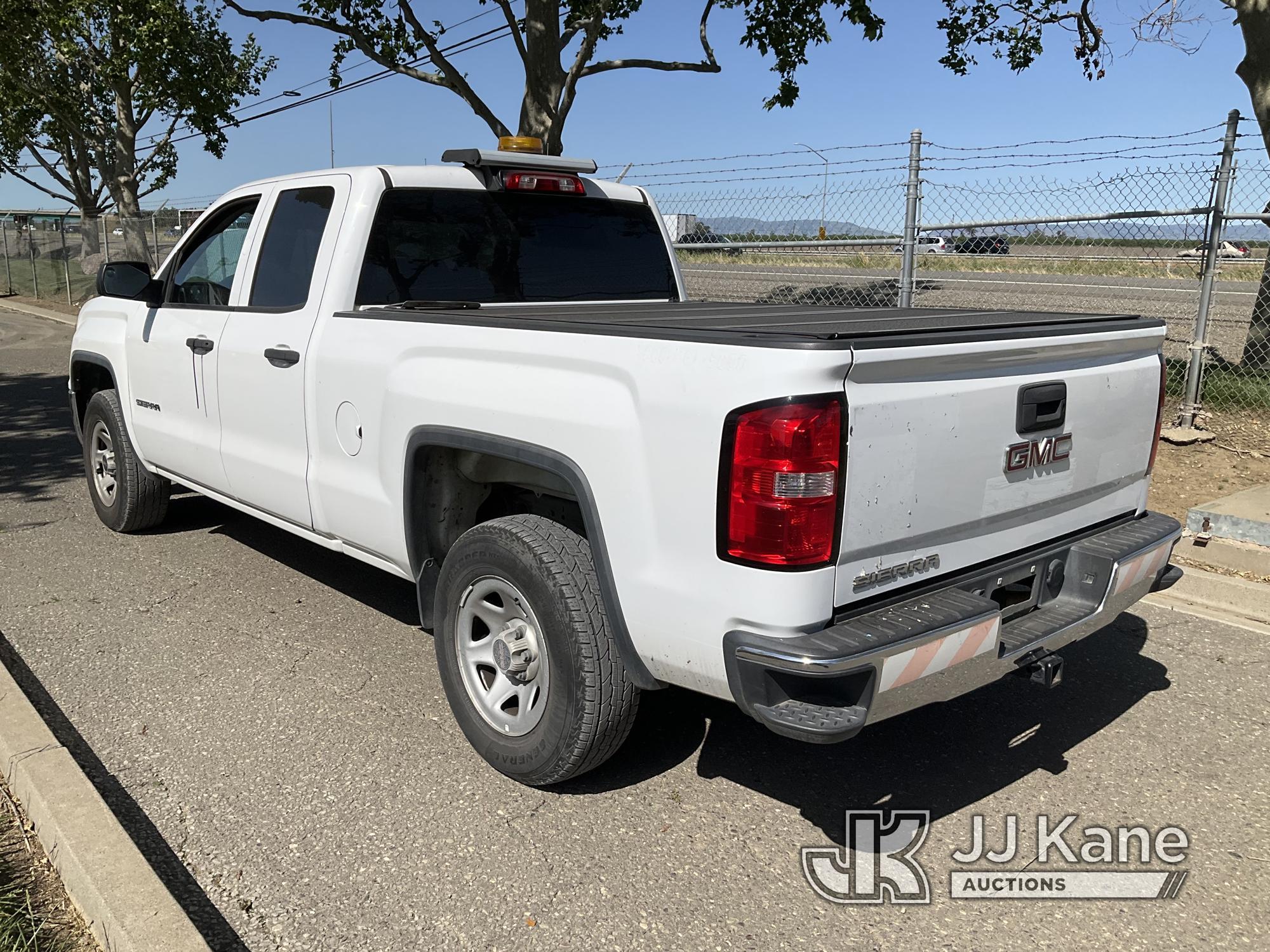 (Dixon, CA) 2015 GMC Sierra 1500 Extended-Cab Pickup Truck Runs & Moves) (Check Engine Light Is On,