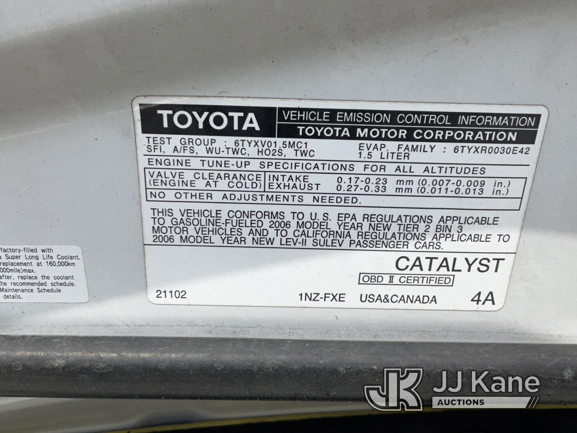 (Dixon, CA) 2006 Toyota Prius 4-Door Hybrid Sedan Runs & Moves, Paint Damage