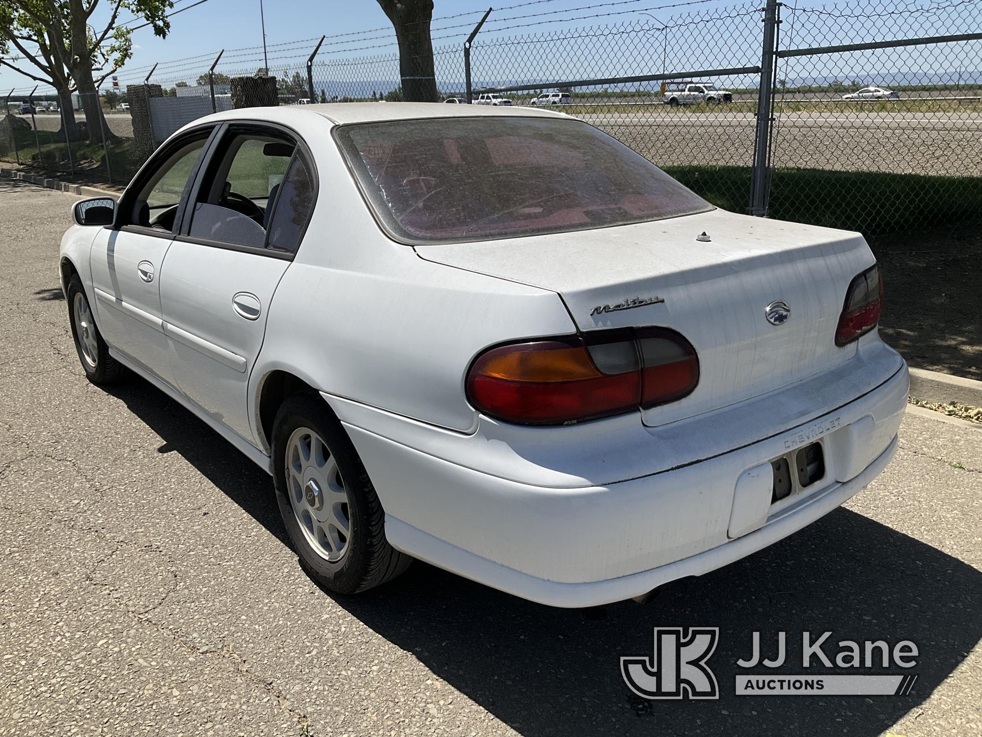 (Dixon, CA) 1998 Chevrolet Malibu 4-Door Sedan Runs & Moves) (Gas Gage Broken, Service Light On