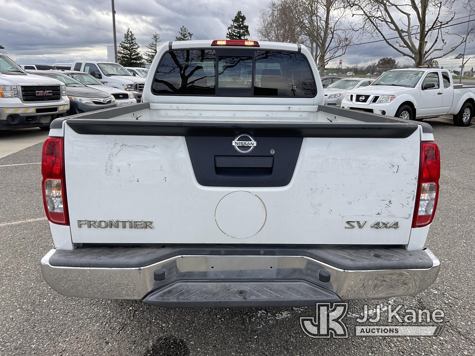 (Dixon, CA) 2016 Nissan Frontier 4x4 Extended-Cab Pickup Truck Runs & Moves, Bad Alternator, Vehicle