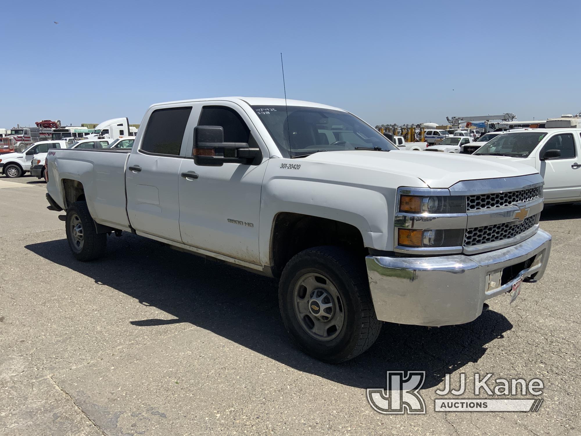 (Dixon, CA) 2019 Chevrolet Silverado 2500HD 4x4 Crew-Cab Pickup Truck Runs & Moves) (Damage To Bed O