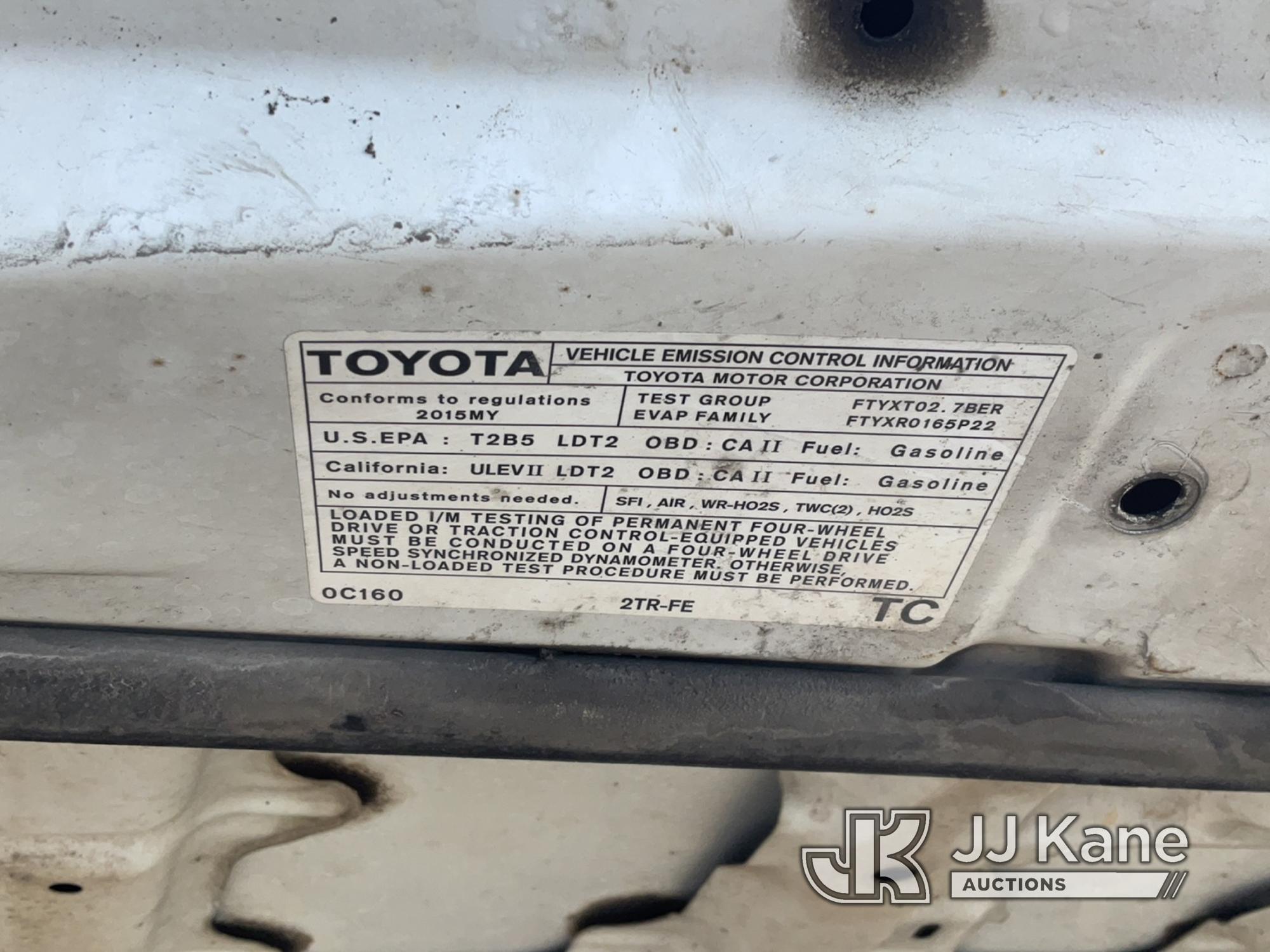 (Dixon, CA) 2015 Toyota Tacoma 4x4 Extended-Cab Pickup Truck Runs & Moves)(Door only locks manually