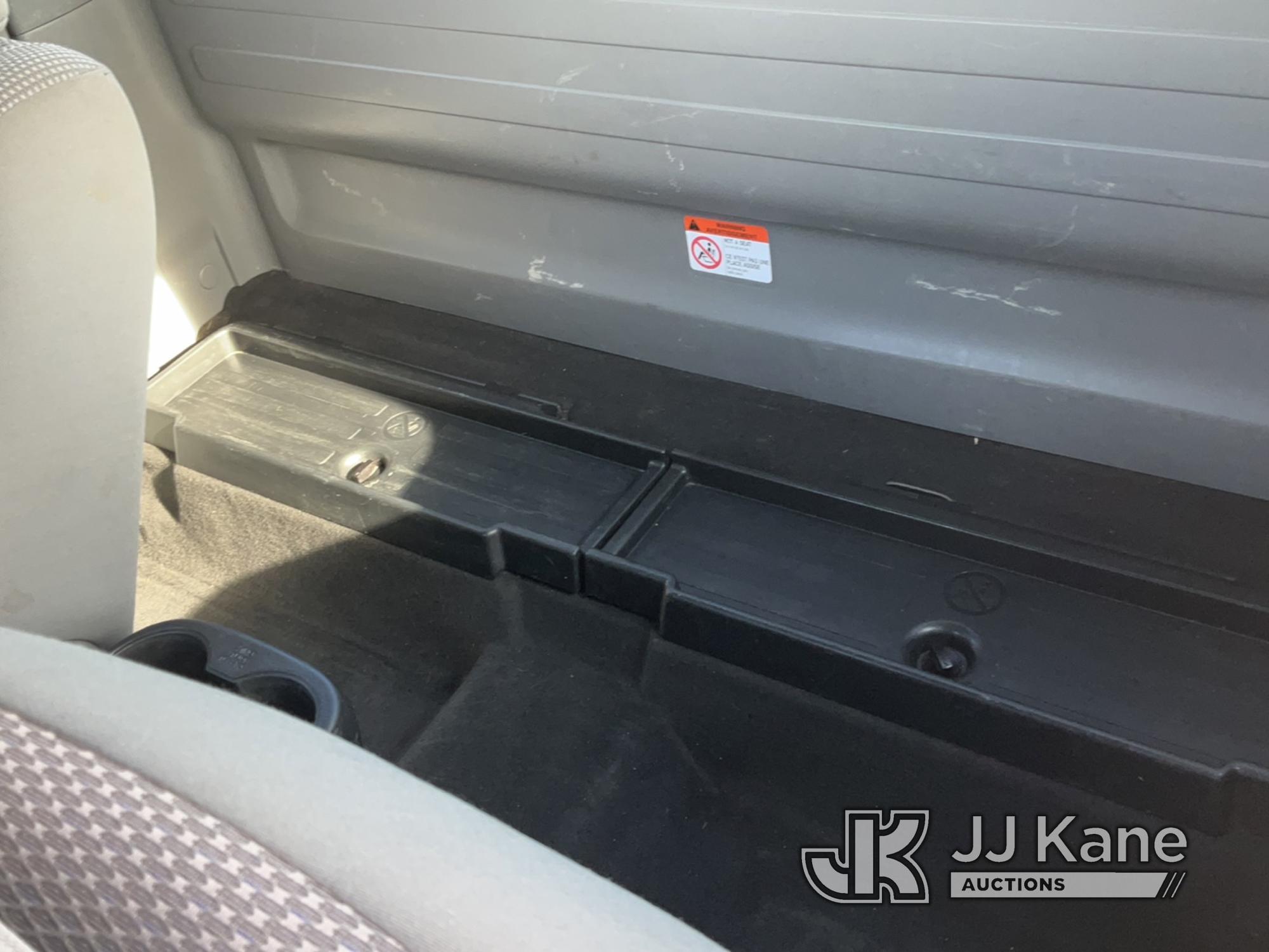 (Dixon, CA) 2015 Toyota Tacoma 4x4 Extended-Cab Pickup Truck Runs & Moves)(Door only locks manually