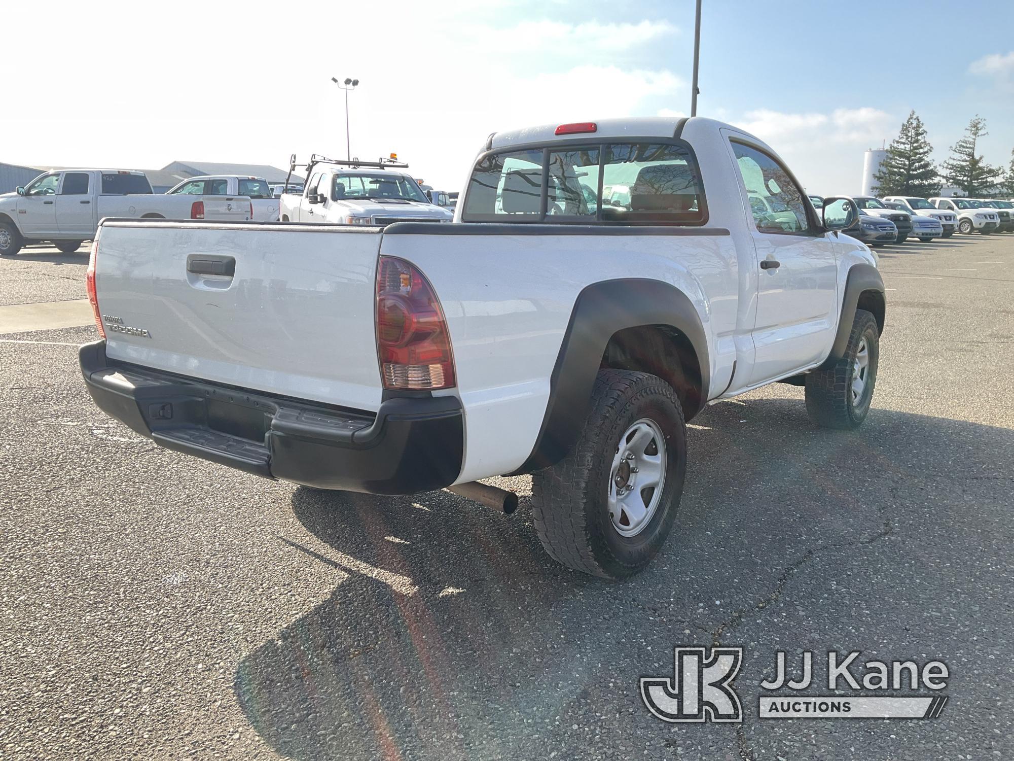 (Dixon, CA) 2014 Toyota Tacoma 4x4 Pickup Truck Runs & moves