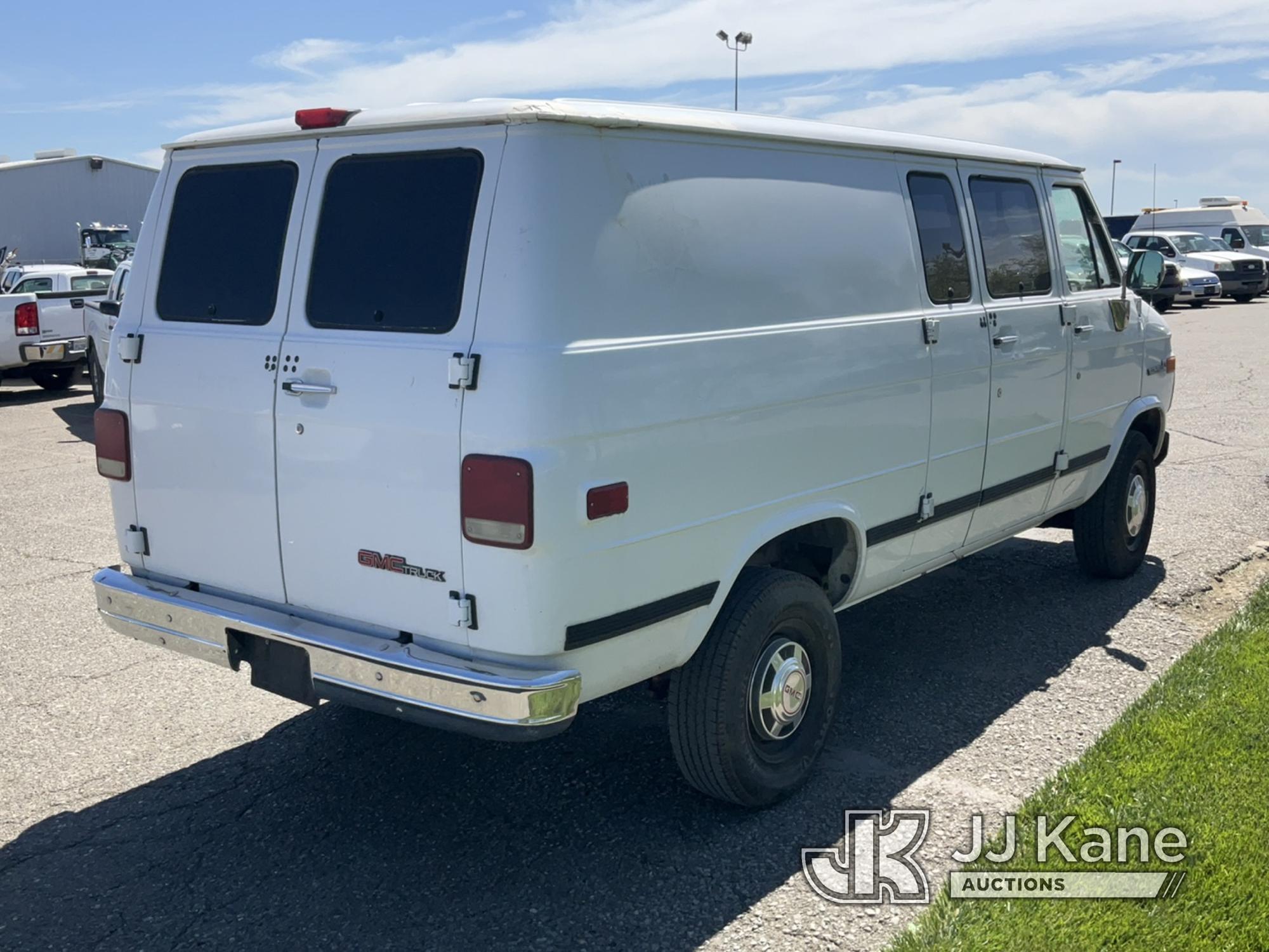 (Dixon, CA) 1995 GMC Vandura G3500 Cargo Van Runs & Moves) (ABS Light On, Cracked Windshield, GVWR L