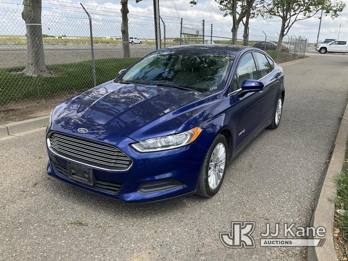 (Dixon, CA) 2016 Ford Fusion Hybrid 4-Door Sedan Runs & Moves