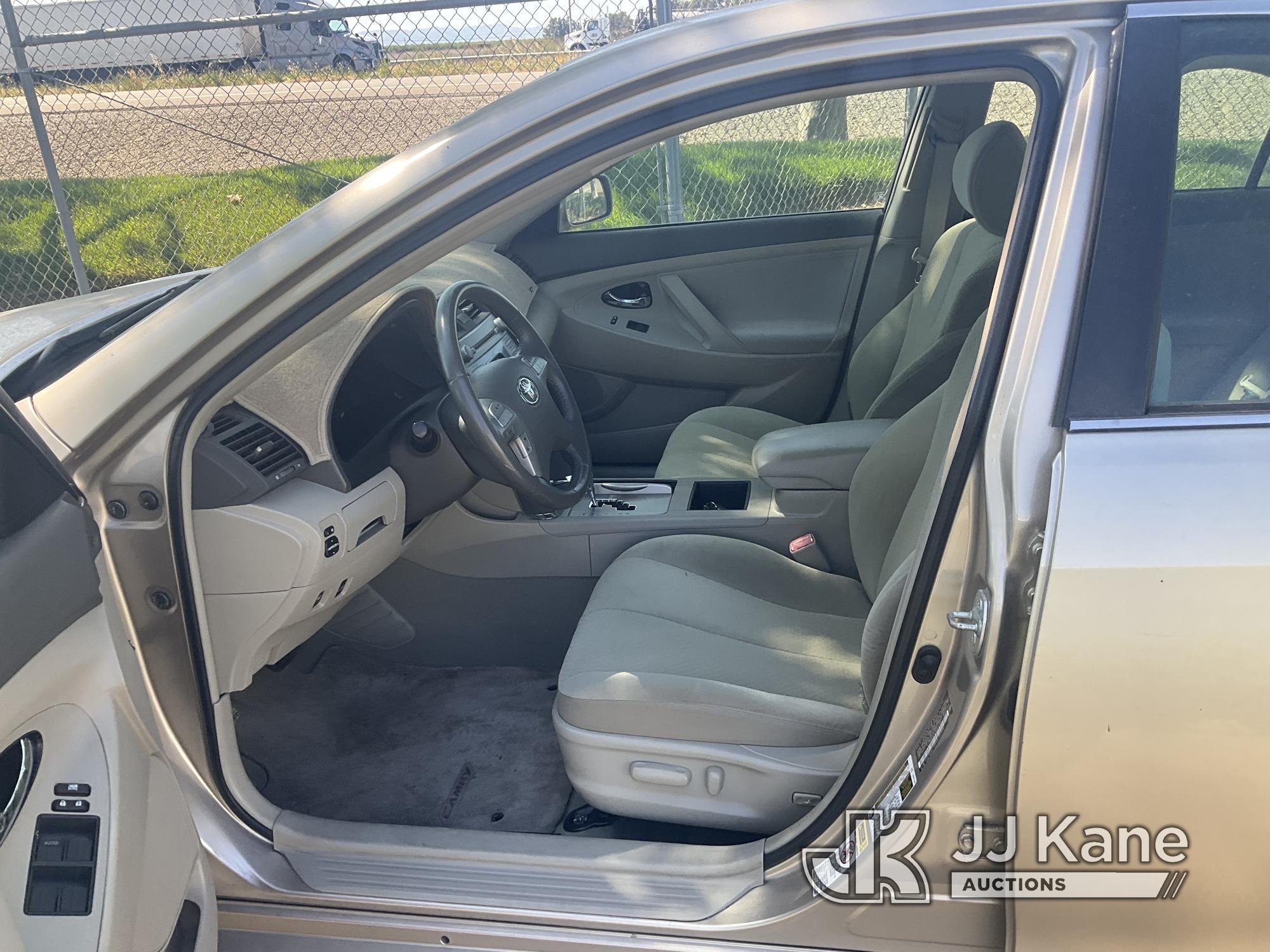 (Dixon, CA) 2007 Toyota Camry 4-Door Hybrid Sedan Runs & Moves