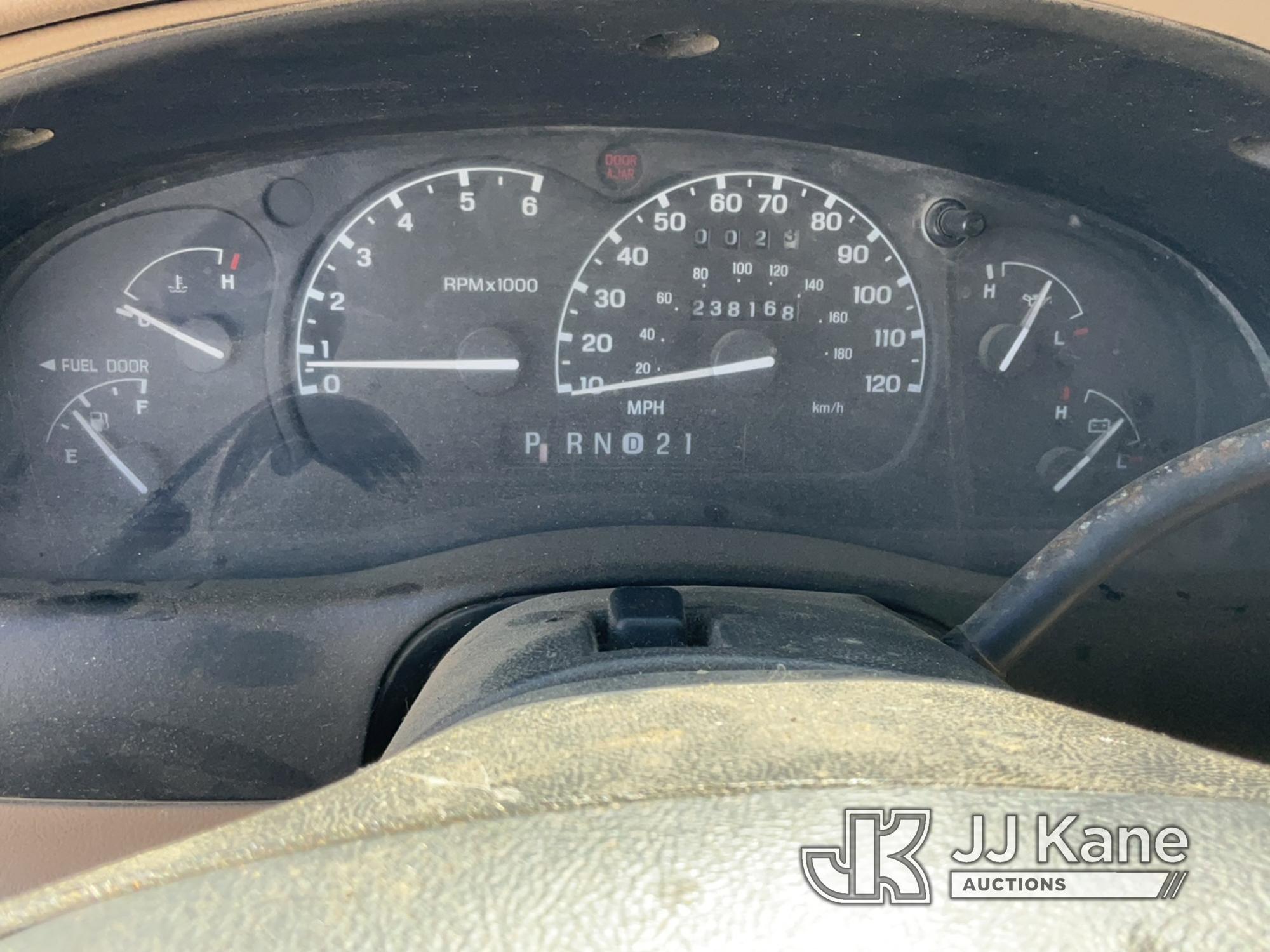 (Dixon, CA) 2001 Ford Ranger Extended-Cab Pickup Truck Runs & Moves) (Cracked Windshield, Driver Win