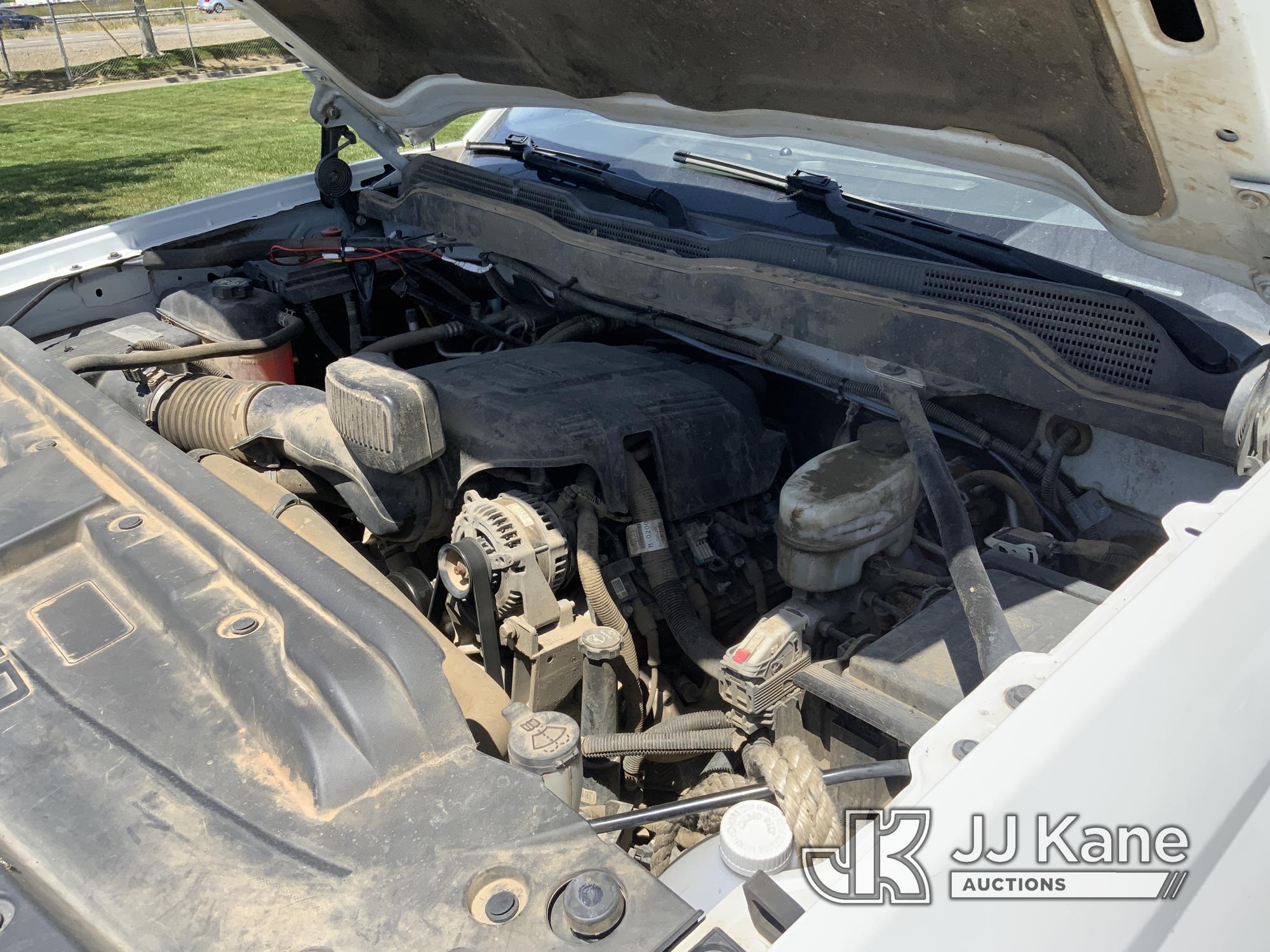 (Dixon, CA) 2019 Chevrolet Silverado 2500HD 4x4 Crew-Cab Pickup Truck Runs & Moves) (Damage To Bed O