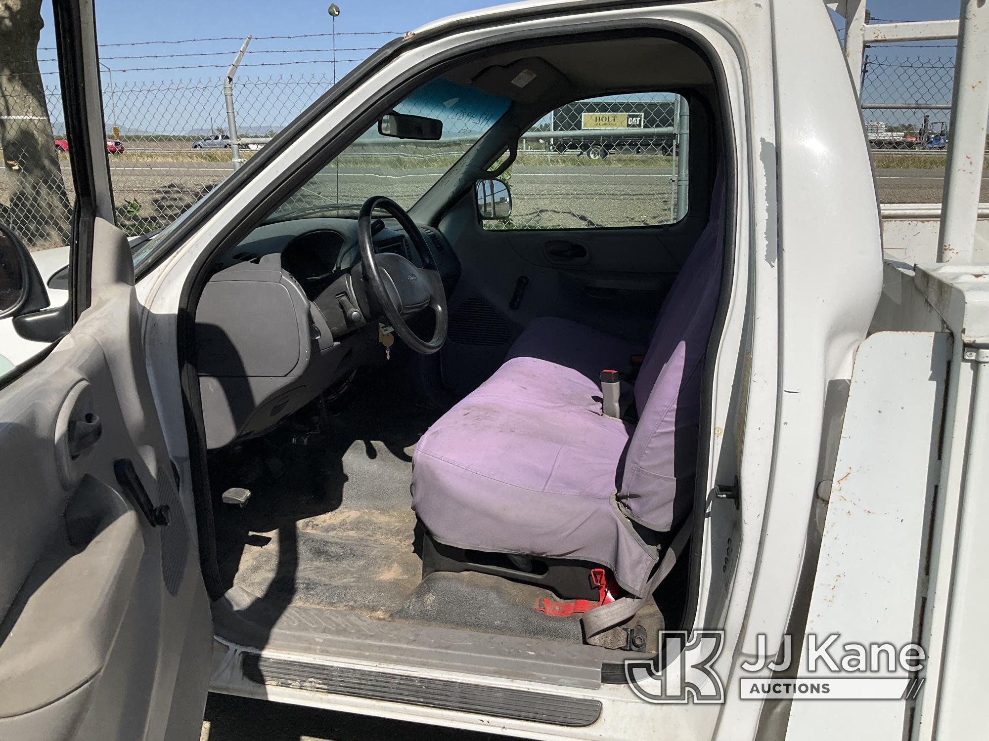 (Dixon, CA) 1999 Ford F250 Service Truck Runs & Moves) (Rust Damage, Shifter Gauge Not Functioning,