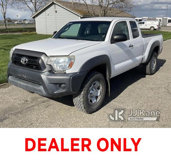 (Dixon, CA) 2015 Toyota Tacoma 4x4 Extended-Cab Pickup Truck Runs & Moves, Hood Will Not Latch Shut,