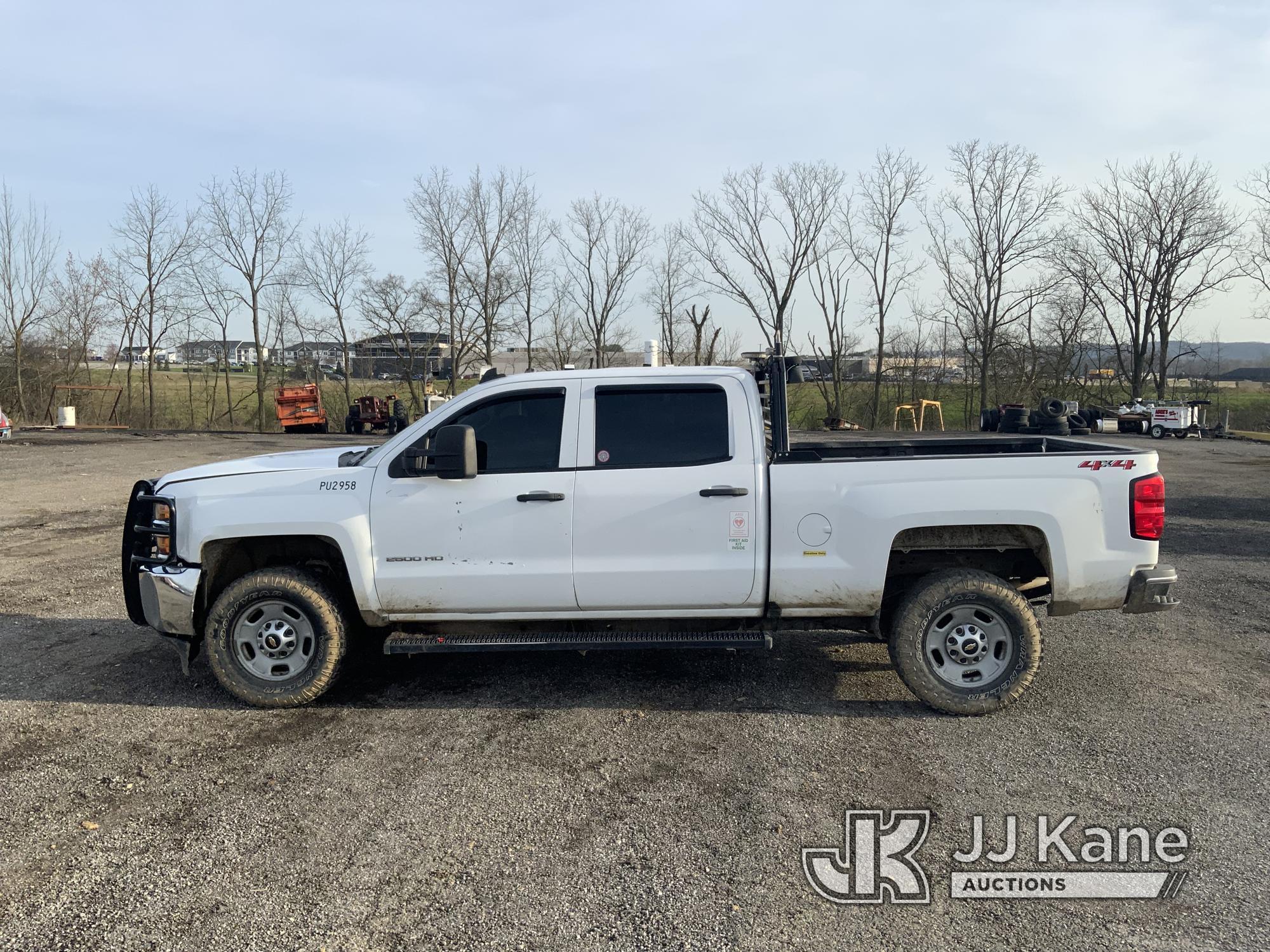 (Ashland, OH) 2019 Chevrolet Silverado 2500HD 4x4 Crew-Cab Pickup Truck Runs & Moves) (Jump To Start