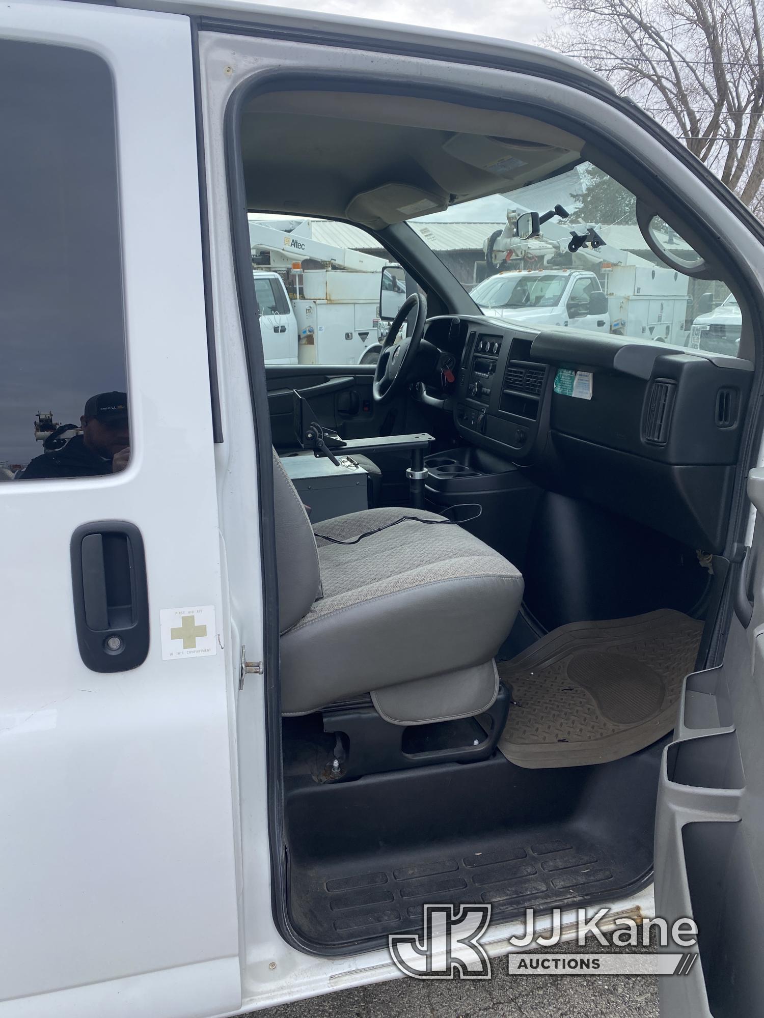 (South Beloit, IL) 2013 GMC Savana G2500 Cargo Van Runs, Moves. Jump To Start-Needs Battery, Rust Da