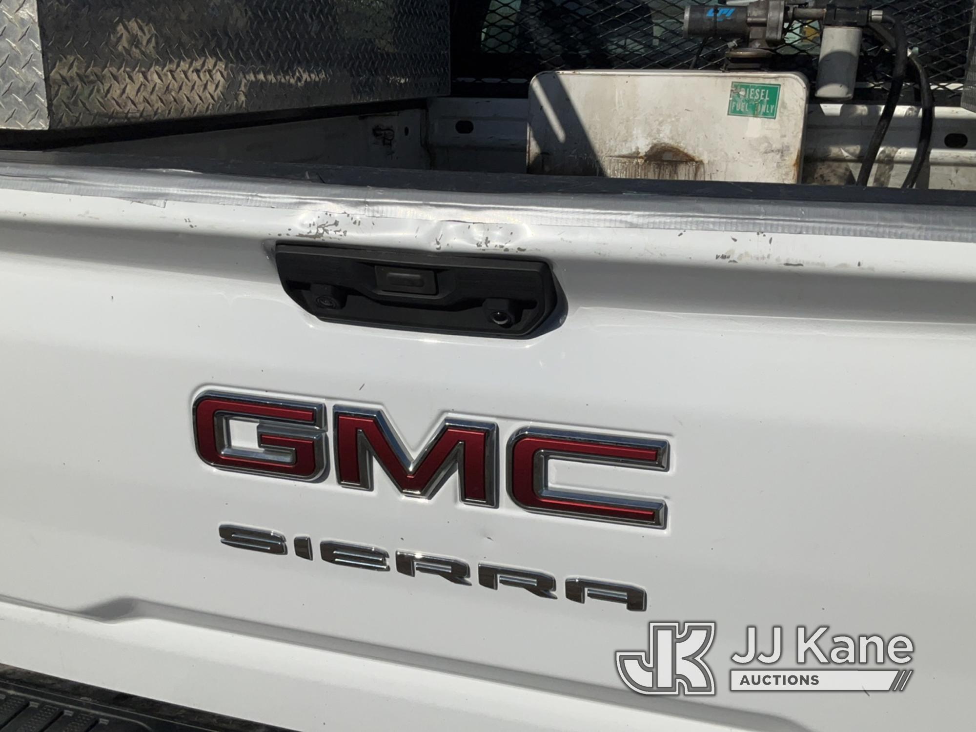 (South Beloit, IL) 2020 GMC Sierra 2500HD 4x4 Crew-Cab Pickup Truck Runs & Moves) (Paint Damage