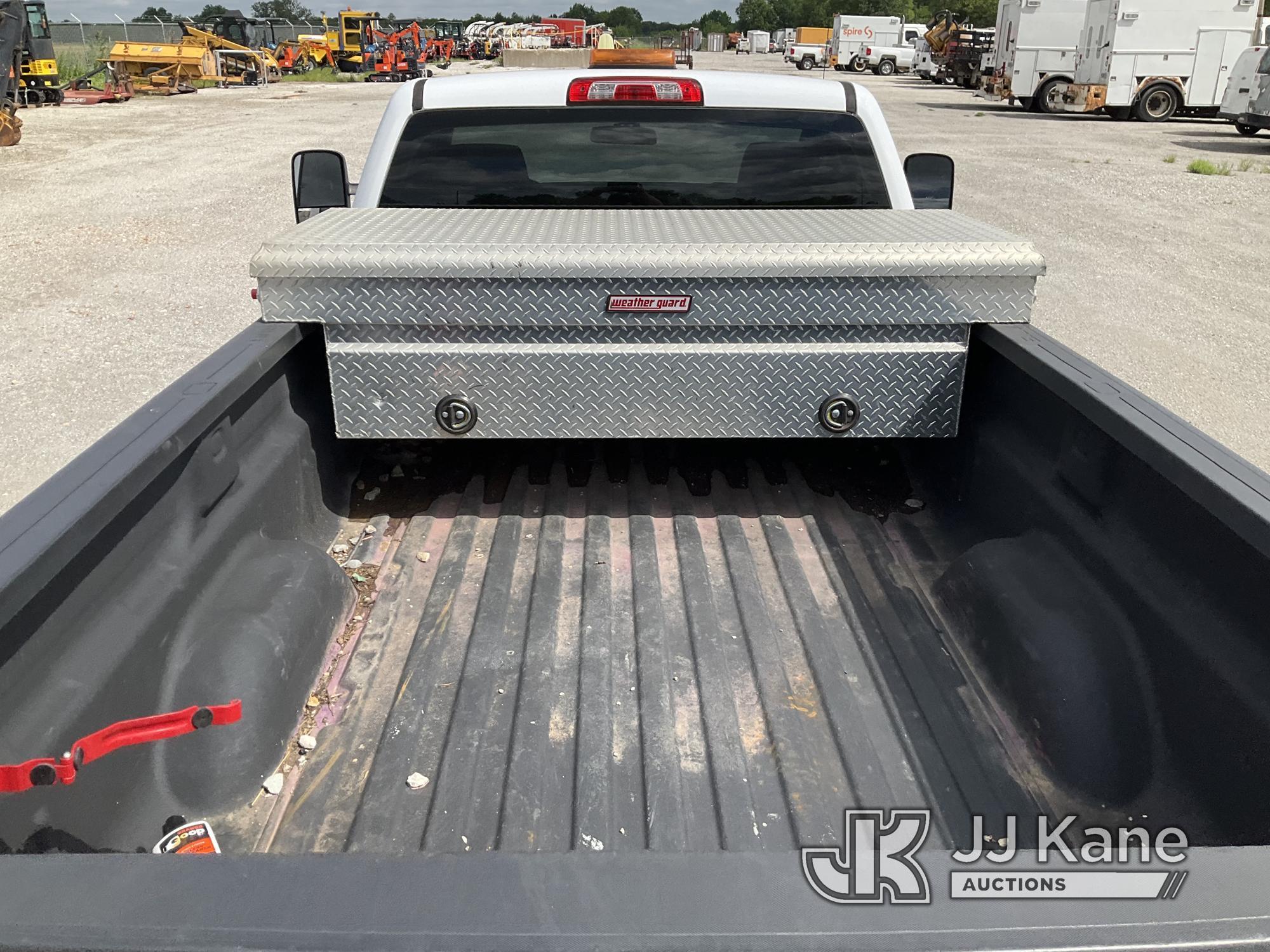 (Hawk Point, MO) 2018 Chevrolet Silverado 1500 Pickup Truck Runs & Moves.