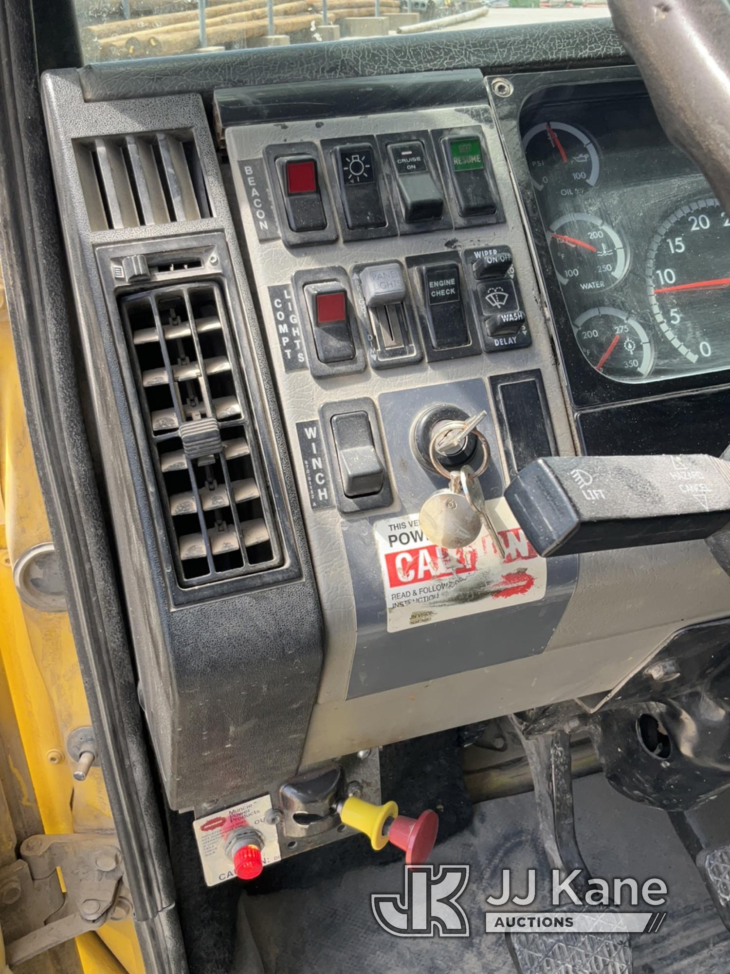 (Vinton, IA) Altec D2055-TR, Digger Derrick rear mounted on 2001 Freightliner FL80 T/A Utility Truck