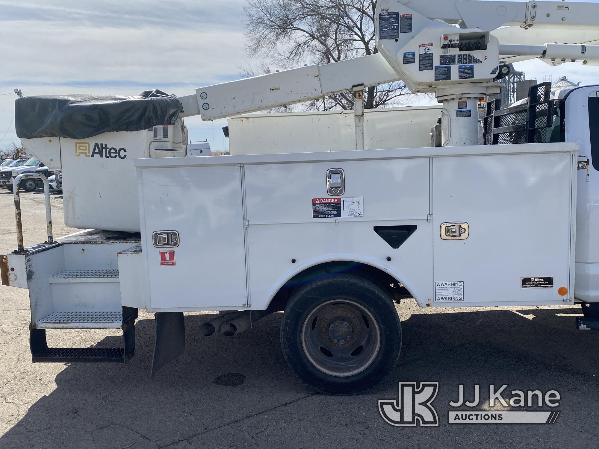 (South Beloit, IL) Altec AT40G, Articulating & Telescopic Bucket Truck mounted behind cab on 2017 Fo