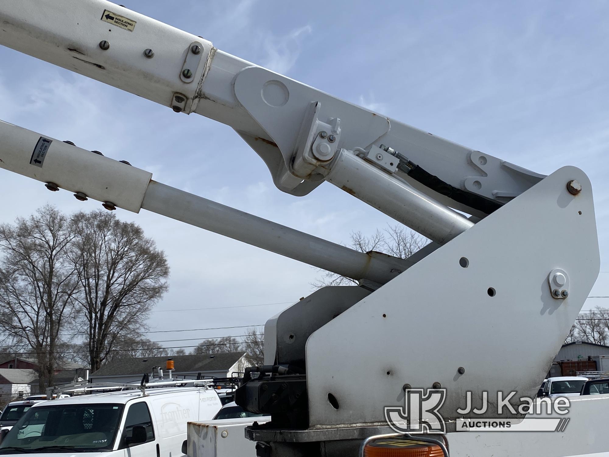 (South Beloit, IL) Altec AT40G, Articulating & Telescopic Bucket Truck mounted behind cab on 2017 Fo