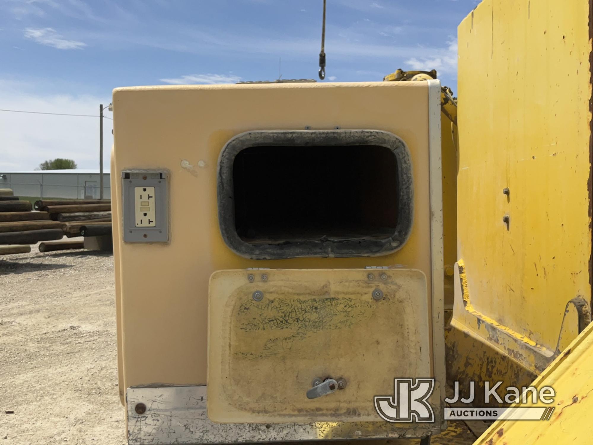 (Vinton, IA) Altec D2055-TR, Digger Derrick rear mounted on 2001 Freightliner FL80 T/A Utility Truck