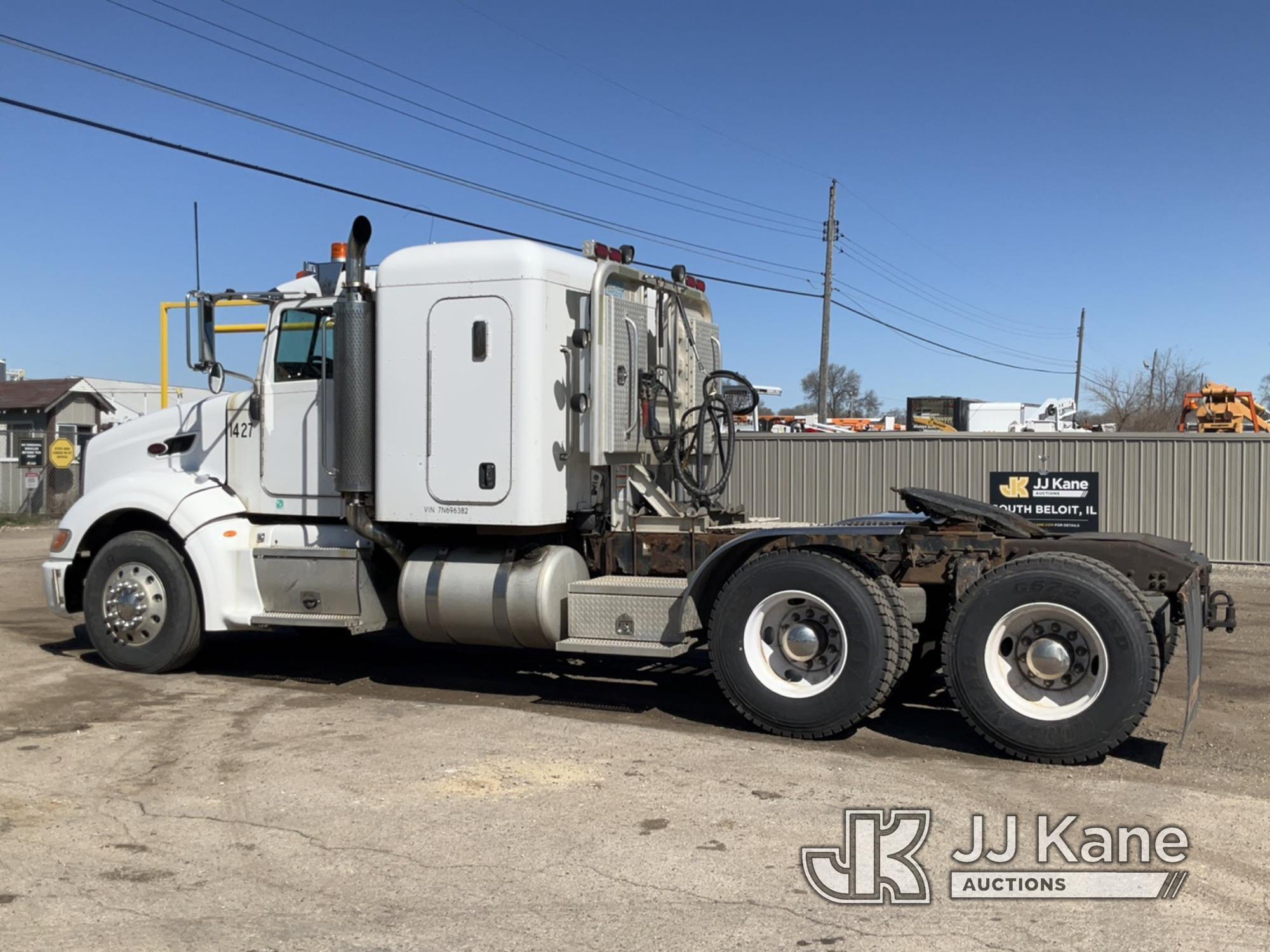 (South Beloit, IL) 2007 Peterbilt 386 T/A Truck Tractor Runs & Moves) (Paint Damage