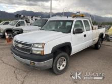 2005 Chevrolet Silverado 2500HD 4x4 Crew-Cab Pickup Truck Runs, Does Not Move)  (Blown engine - not 