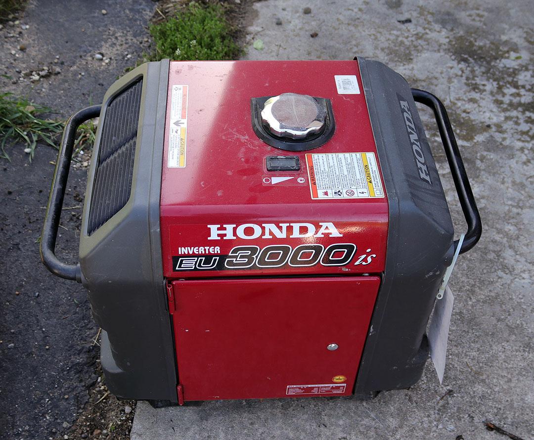 HONDA INVERTOR BU 3000 IS GENERATOR