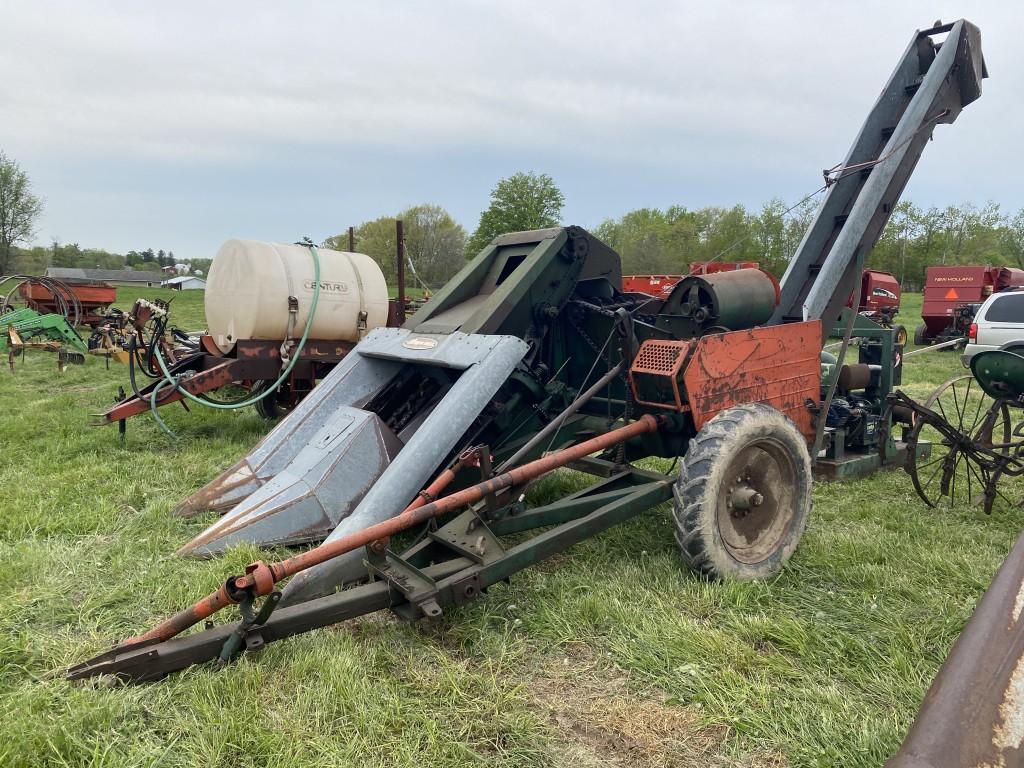 NEW IDEA 324 CORN PICKER, 2-ROW, 32'' ROWS, 540 PTO, REAR HITCH, S/N: 199068