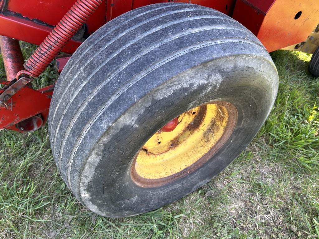 NEW HOLLAND 853 ROUND BALER, 6' PICKUP, WITH MONITOR, TWINE WRAP, BALE SIZE 5' X 6', 540 PTO, S/N: 7