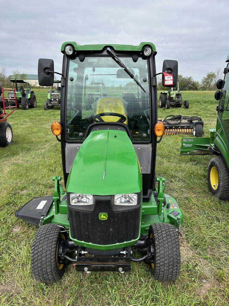 JOHN DEERE 1025R TRACTOR, CAB, HEAT/AC, 4WD, YANMAR 1.267L DIESEL, 3PT, PTO, 2 MIDDLE HYDRAULIC OUTL