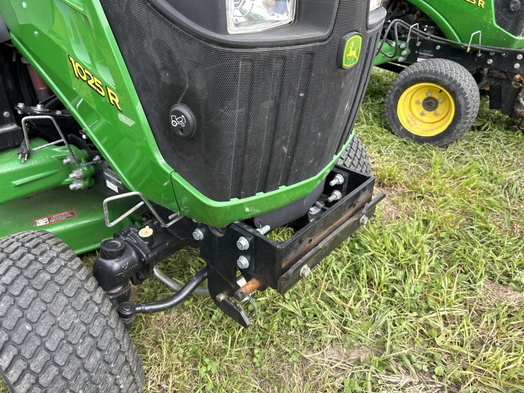 JOHN DEERE 1025R TRACTOR, CAB, HEAT/AC, 4WD, YANMAR 1.267L DIESEL, 3PT, PTO, 2 MIDDLE HYDRAULIC OUTL