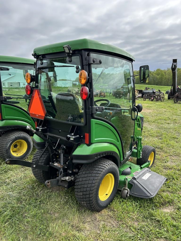 JOHN DEERE 1025R TRACTOR, CAB, HEAT/AC, 4WD, YANMAR 1.267L DIESEL, 3PT, PTO, 2 MIDDLE HYDRAULIC OUTL