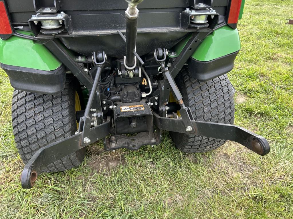 JOHN DEERE 1025R TRACTOR, CAB, HEAT/AC, 4WD, YANMAR 1.267L DIESEL, 3PT, PTO, 2 MIDDLE HYDRAULIC OUTL